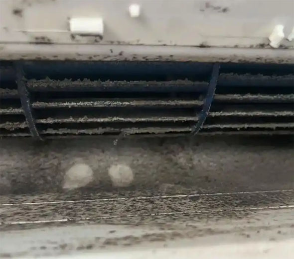 师宗空调吹的风有股烧焦味是怎么回事